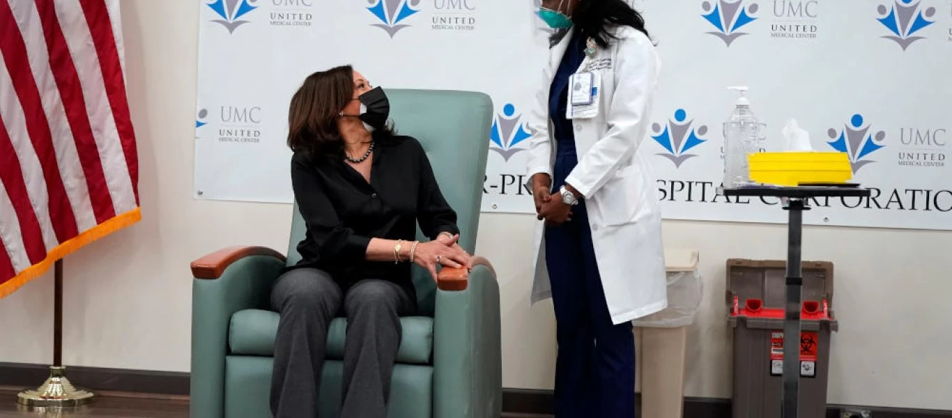 Καμάλα Χάρις: Εμβολιάστηκε με το εμβόλιο της Moderna - «Κάντε το εμβόλιο εμπιστεύομαι τους επιστήμονες»